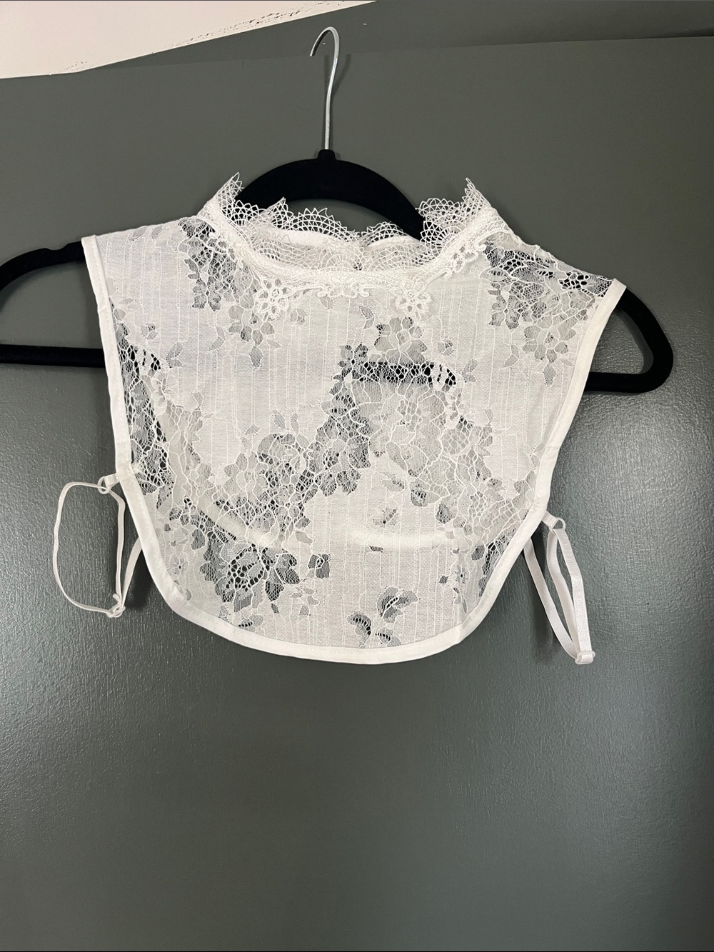 White Lace Detachable Collar with Floral Trim